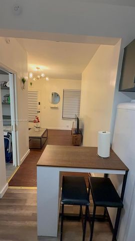 8420 Byron Ave 6, Miami Beach, FL 33141