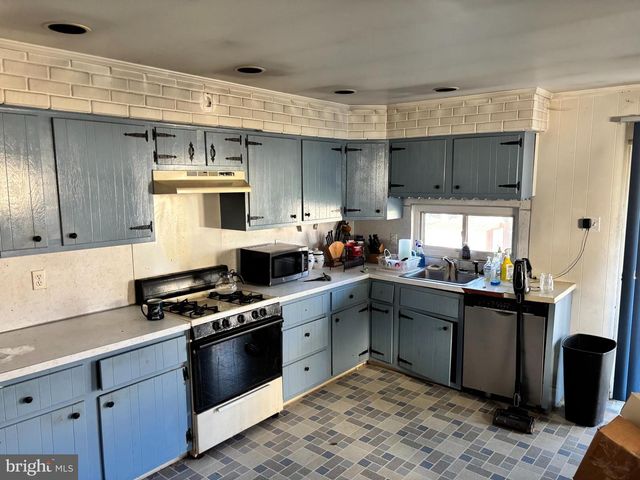 347 W MONROE AVE, Magnolia, NJ 08049