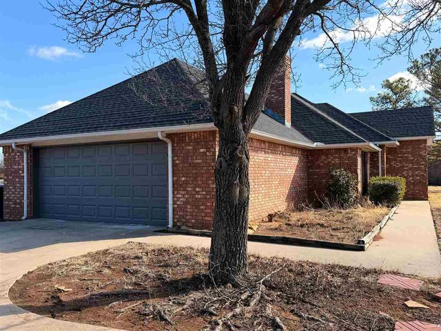 11 NW Forest Place, Lawton, OK 73505