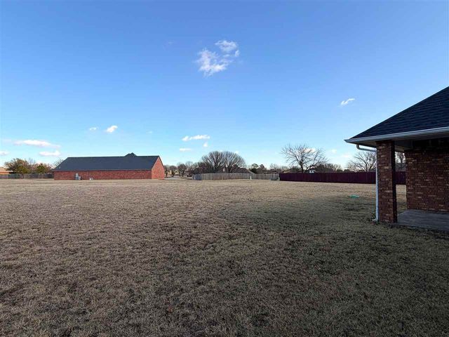 11 NW Forest Place, Lawton, OK 73505