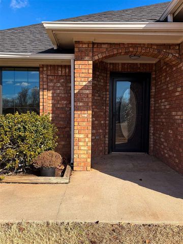 11 NW Forest Place, Lawton, OK 73505