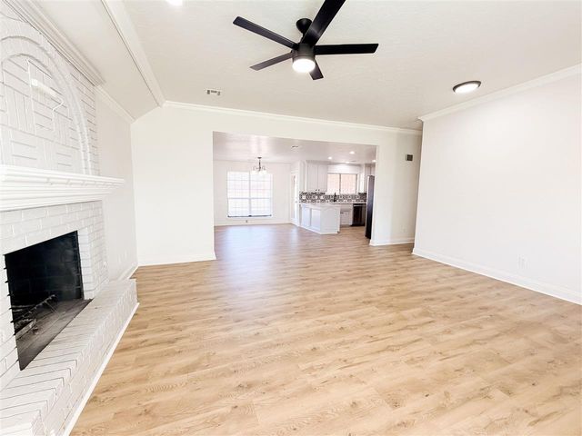 11 NW Forest Place, Lawton, OK 73505