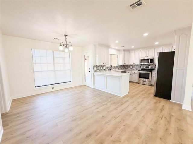 11 NW Forest Place, Lawton, OK 73505