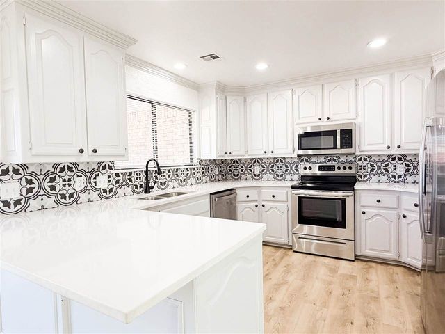 11 NW Forest Place, Lawton, OK 73505