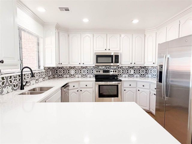 11 NW Forest Place, Lawton, OK 73505