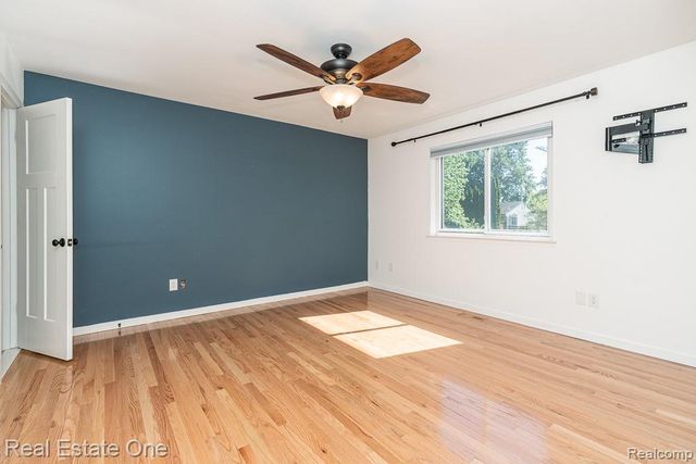 1157 Meadowcrest Drive, Waterford, MI 48327