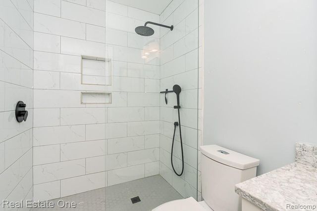 1157 Meadowcrest Drive, Waterford, MI 48327
