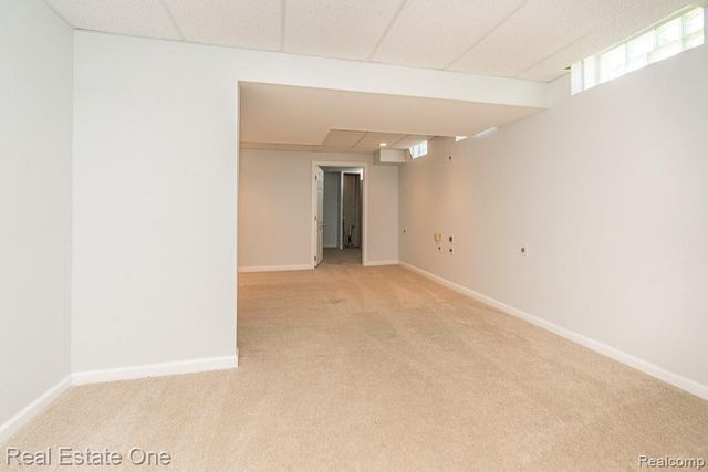 1157 Meadowcrest Drive, Waterford, MI 48327