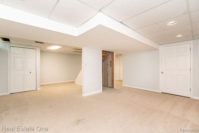1157 Meadowcrest Drive, Waterford, MI 48327