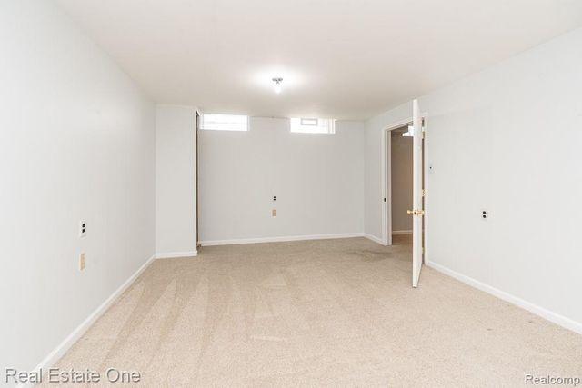 1157 Meadowcrest Drive, Waterford, MI 48327