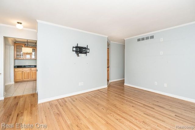 1157 Meadowcrest Drive, Waterford, MI 48327