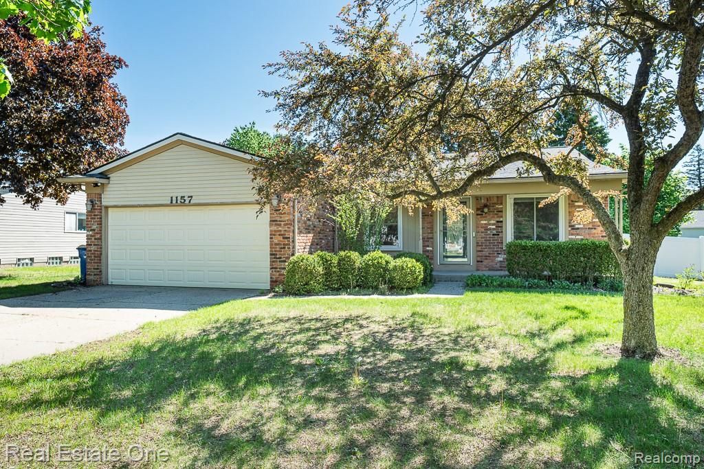 1157 Meadowcrest Drive, Waterford, MI 48327