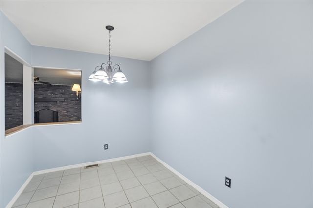 1326 W Trade Square, Troy, OH 45373