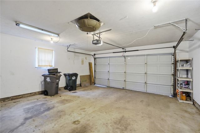 1326 W Trade Square, Troy, OH 45373