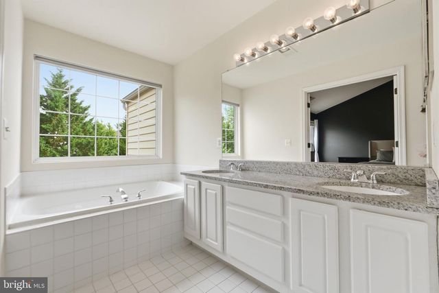 14222 LEGEND GLEN CT, Gainesville, VA 20155