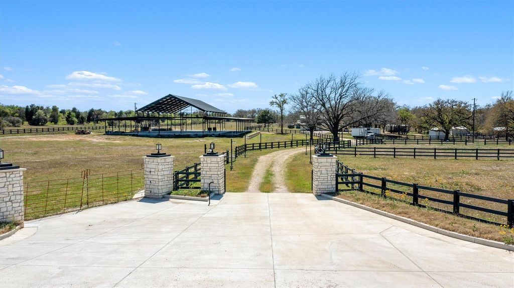 359 N County Line RD, Elgin, TX 78621
