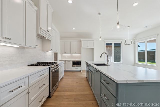 9726 E 132nd Street, Bixby, OK 74008