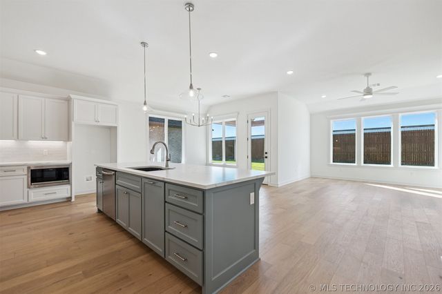 9726 E 132nd Street, Bixby, OK 74008