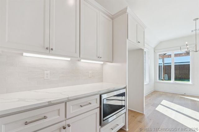 9726 E 132nd Street, Bixby, OK 74008