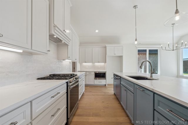 9726 E 132nd Street, Bixby, OK 74008