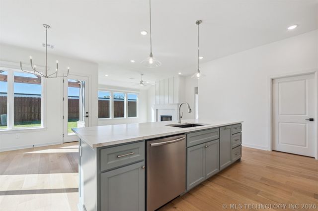 9726 E 132nd Street, Bixby, OK 74008