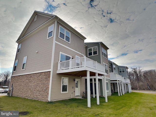 1710 HUBER RD, Essex, MD 21221