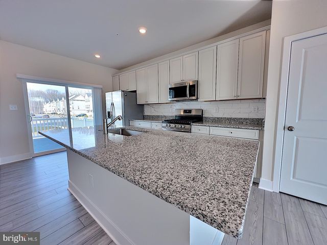 1710 HUBER RD, Essex, MD 21221