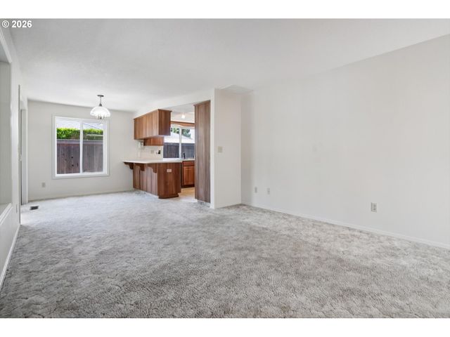 5617 Ne FARMCREST St, Hillsboro, OR 97124