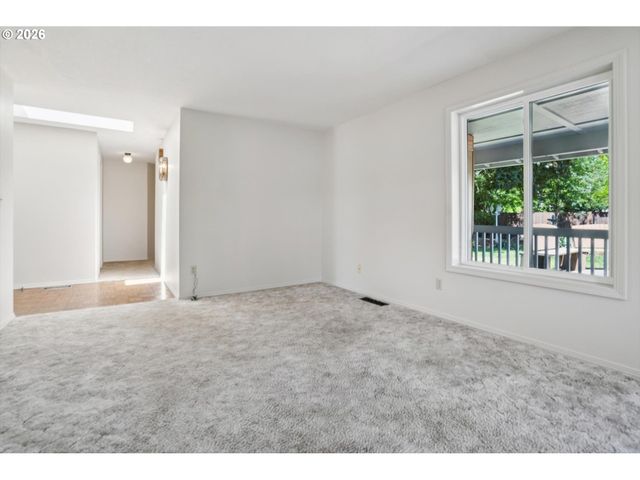 5617 Ne FARMCREST St, Hillsboro, OR 97124