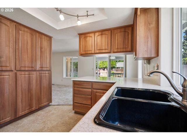 5617 Ne FARMCREST St, Hillsboro, OR 97124
