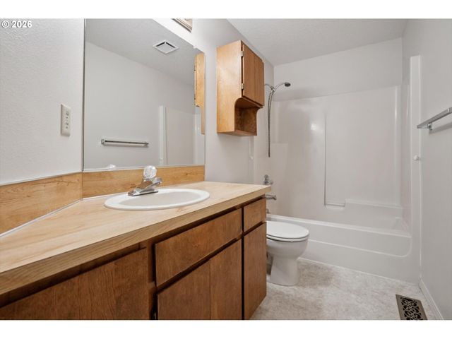 5617 Ne FARMCREST St, Hillsboro, OR 97124