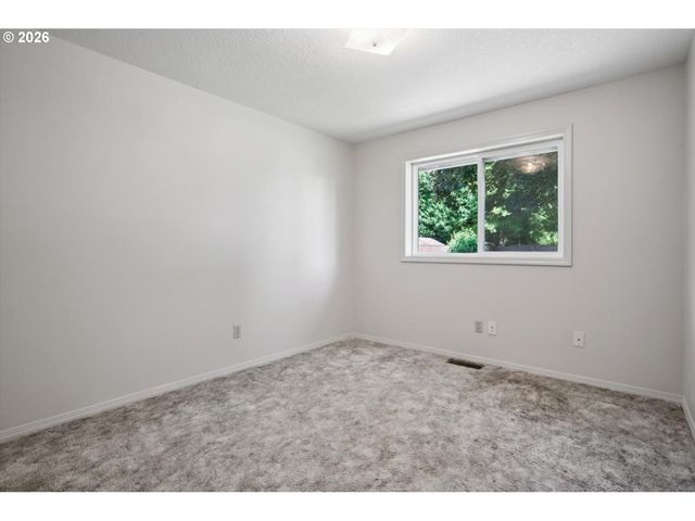 5617 Ne FARMCREST St, Hillsboro, OR 97124