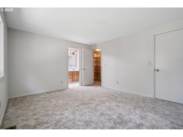 5617 Ne FARMCREST St, Hillsboro, OR 97124
