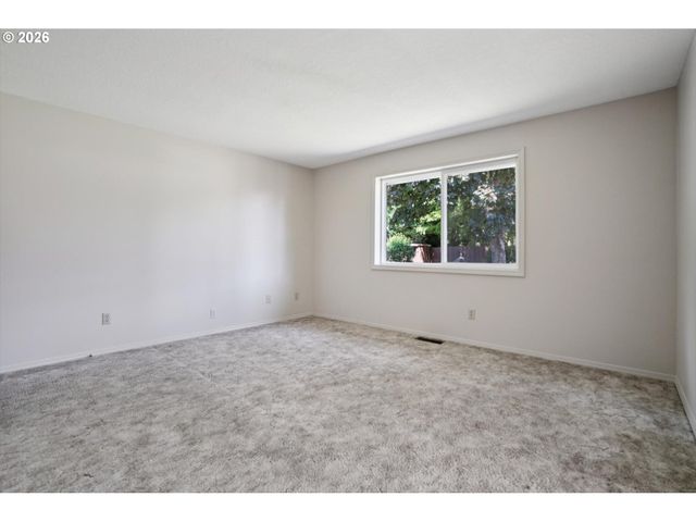 5617 Ne FARMCREST St, Hillsboro, OR 97124