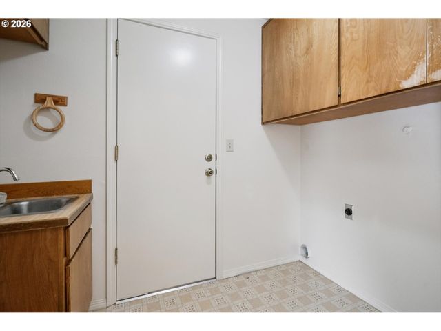 5617 Ne FARMCREST St, Hillsboro, OR 97124