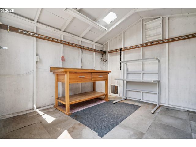 5617 Ne FARMCREST St, Hillsboro, OR 97124