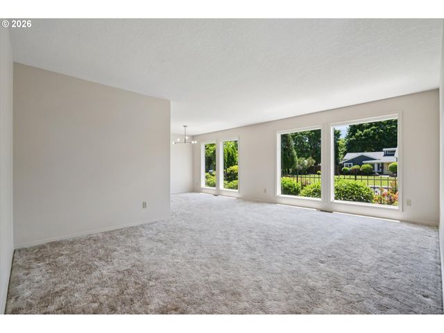 5617 Ne FARMCREST St, Hillsboro, OR 97124