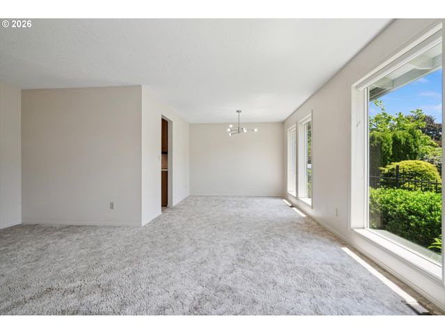 5617 Ne FARMCREST St, Hillsboro, OR 97124