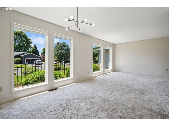 5617 Ne FARMCREST St, Hillsboro, OR 97124