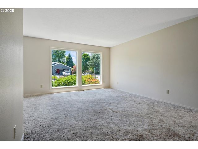 5617 Ne FARMCREST St, Hillsboro, OR 97124