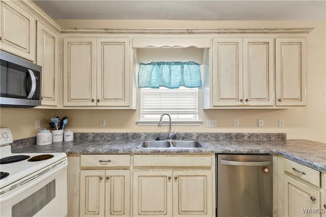 9839 Moonlight Dr, Tuscaloosa, AL 35405