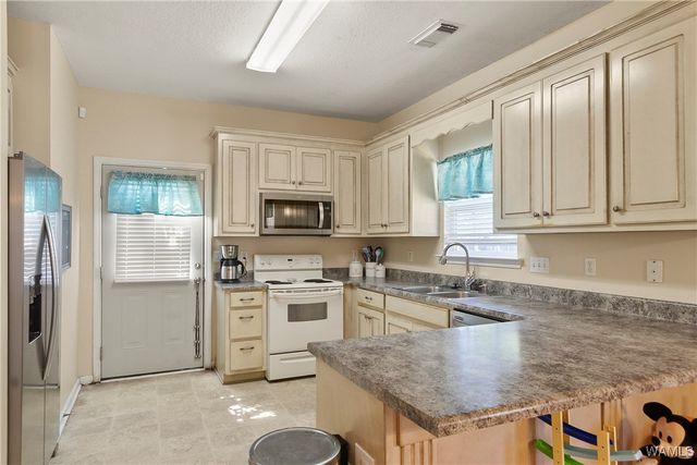 9839 Moonlight Dr, Tuscaloosa, AL 35405