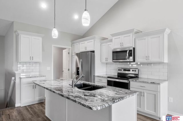 10315 Wayborough Lane, Lincoln, NE 68527