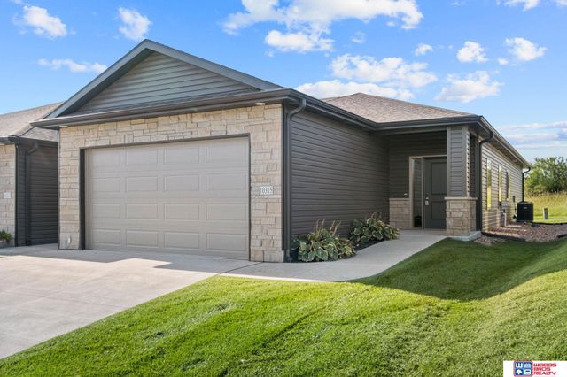 10315 Wayborough Lane, Lincoln, NE 68527