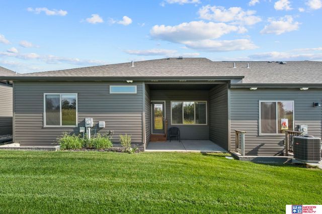 10315 Wayborough Lane, Lincoln, NE 68527