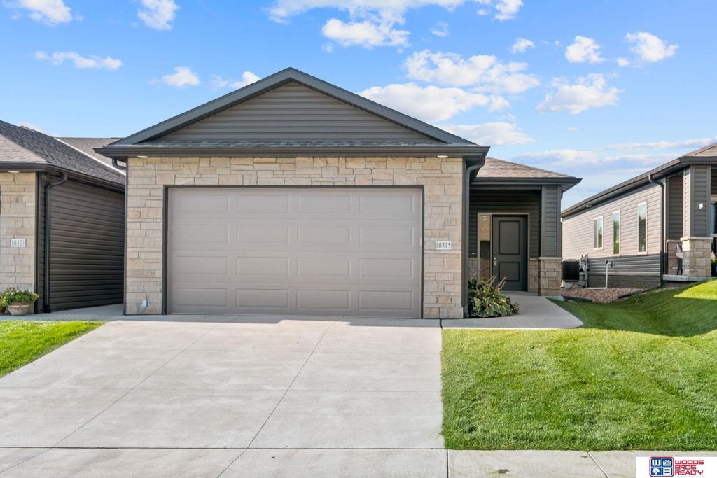 10315 Wayborough Lane, Lincoln, NE 68527