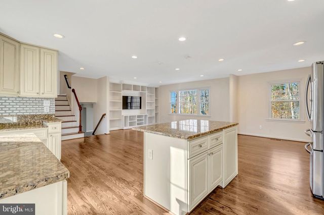 9315 WINBOURNE RD, Burke, VA 22015