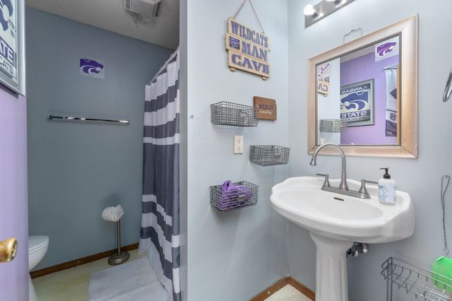 130 S Marlen, Haysville, KS 67060
