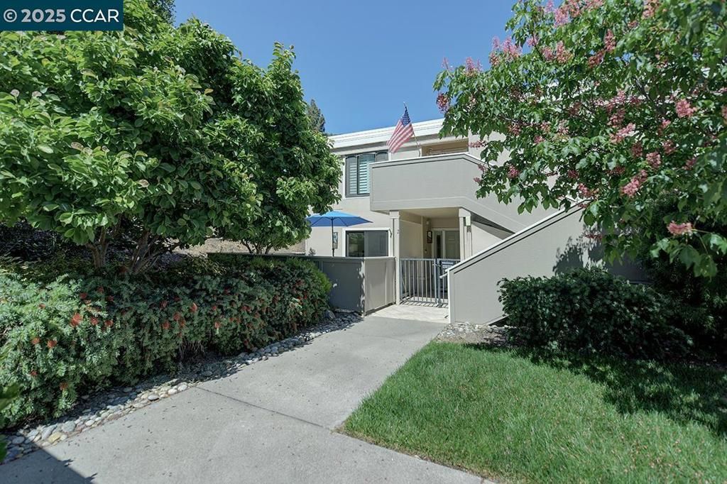 2017 Oakmont Way 2, Walnut Creek, CA 94595