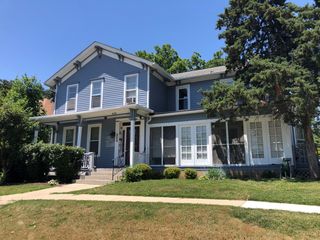 404 Mountain Street 2W, Elgin, IL 60123